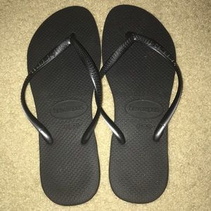 HAVAIANAS Solid Black Flip Flops